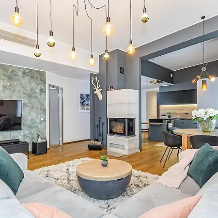 Iconic Luxury Penthouse In Heart Of Ταλίν